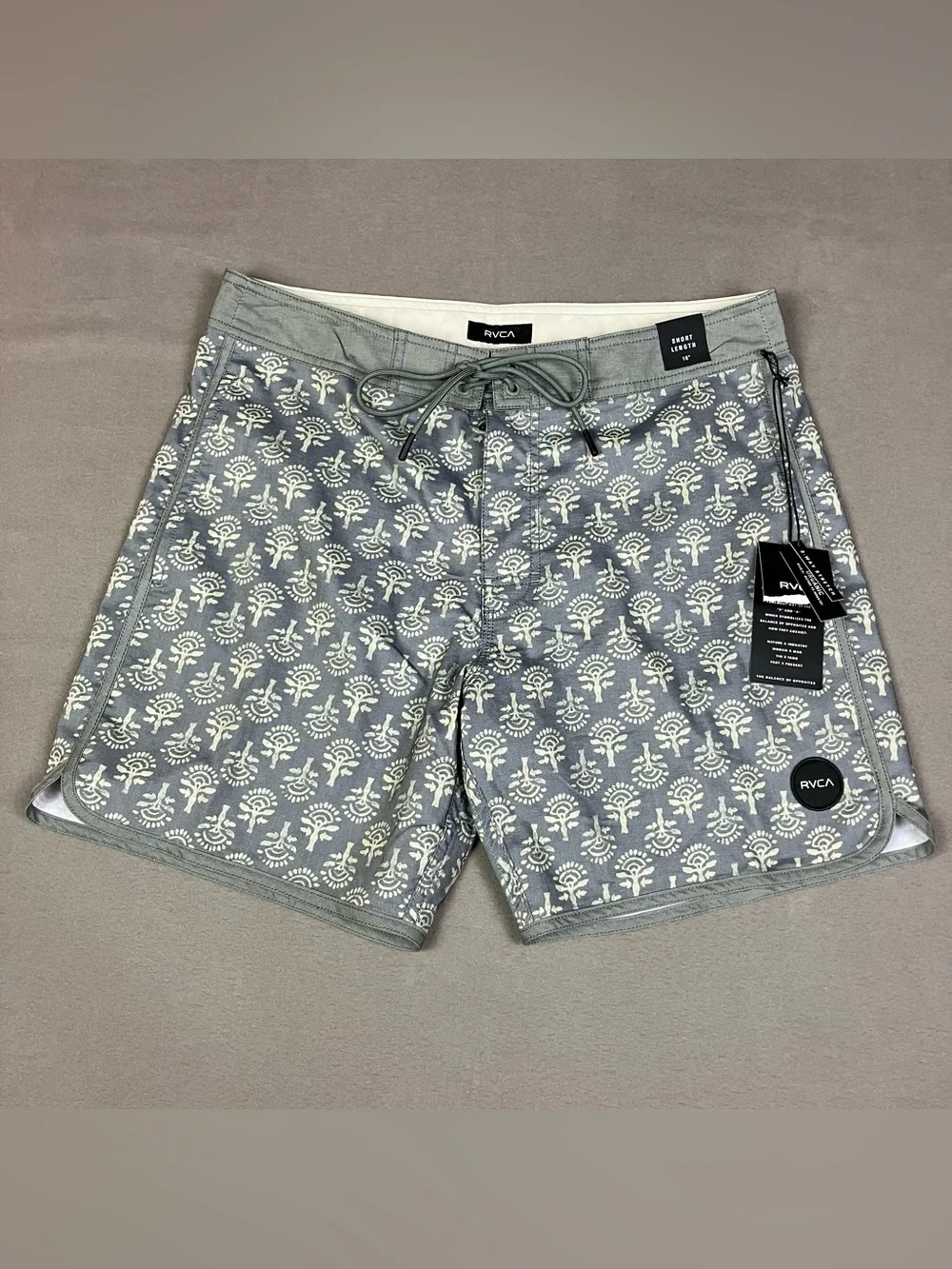 RVCA Freeport Trunks Men’s Size Green Grey Floral 16 Board Shorts NWT!